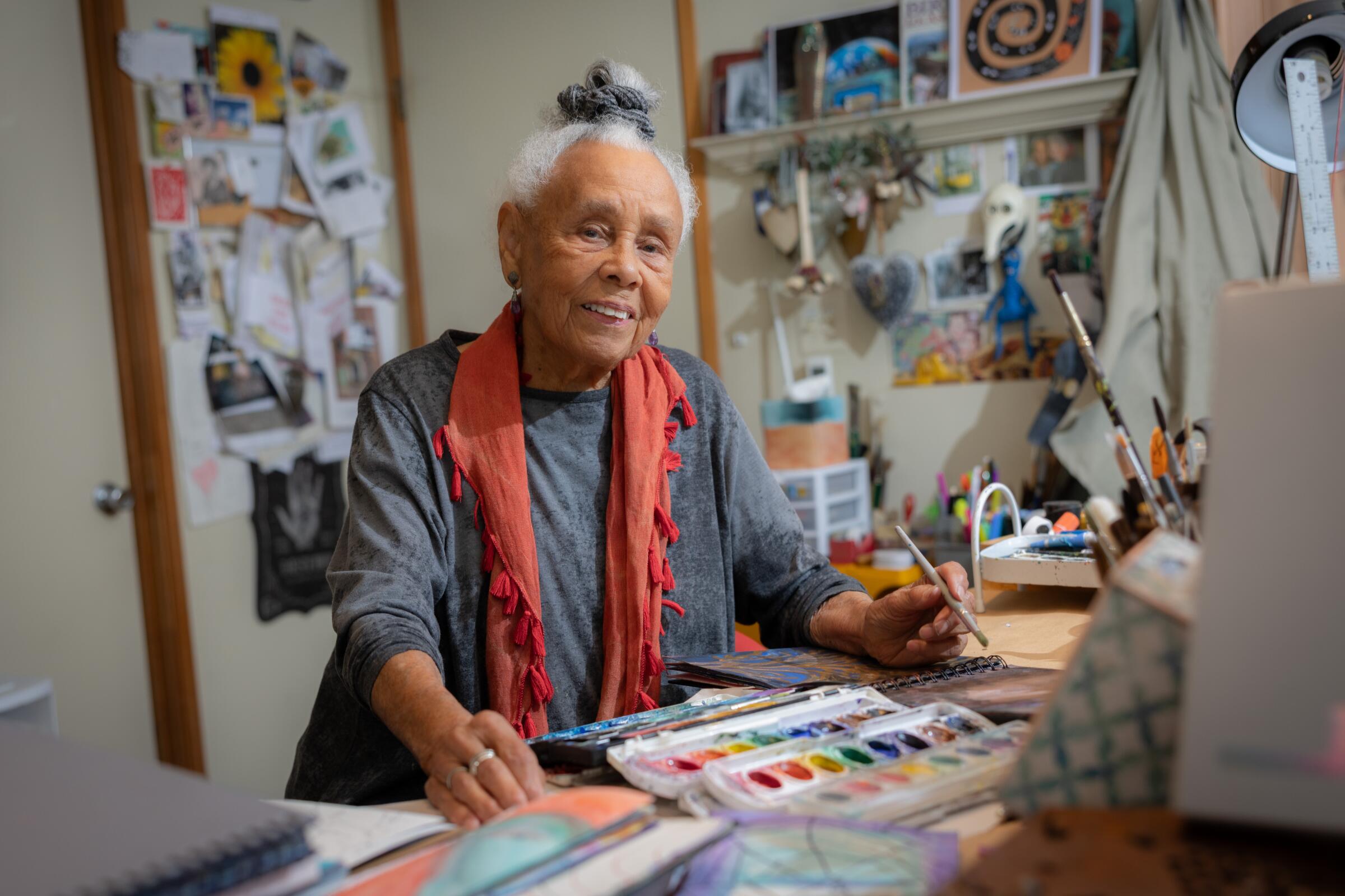 Betye Saar, referente del arte contemporáneo, murió a los 99 años.jpg